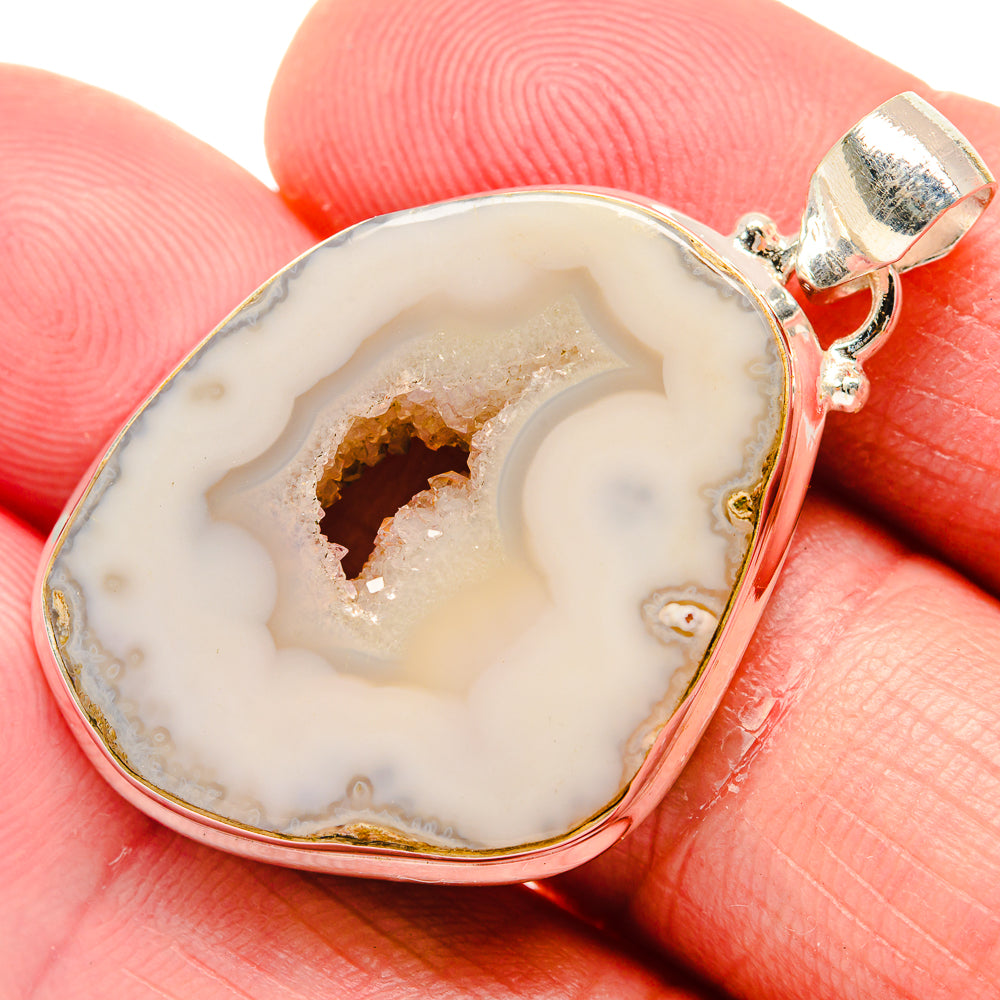White Geode Slice Pendants handcrafted by Anasilvercos - PD20384