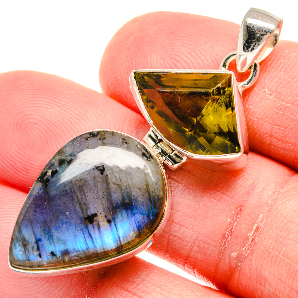 Labradorite Pendants handcrafted by Anasilvercos - PD20558