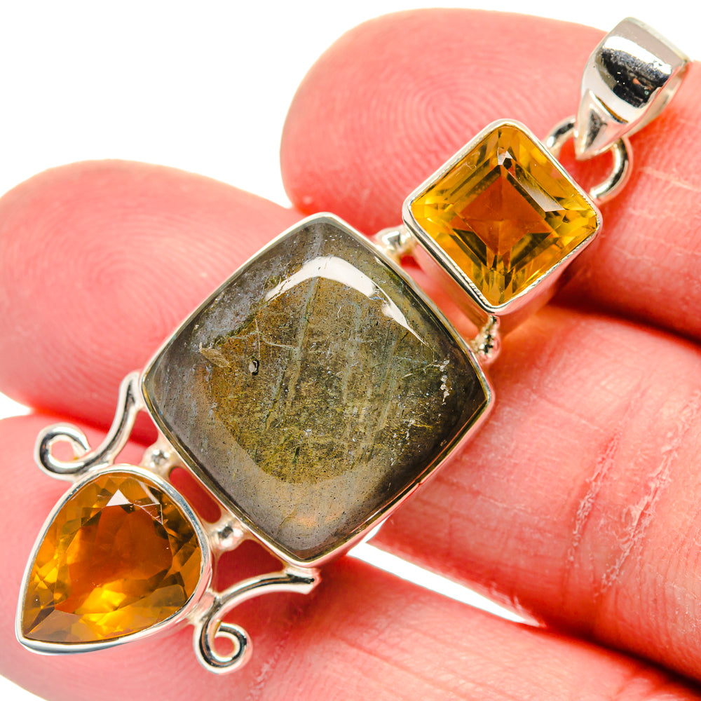 Labradorite Pendants handcrafted by Anasilvercos - PD21042