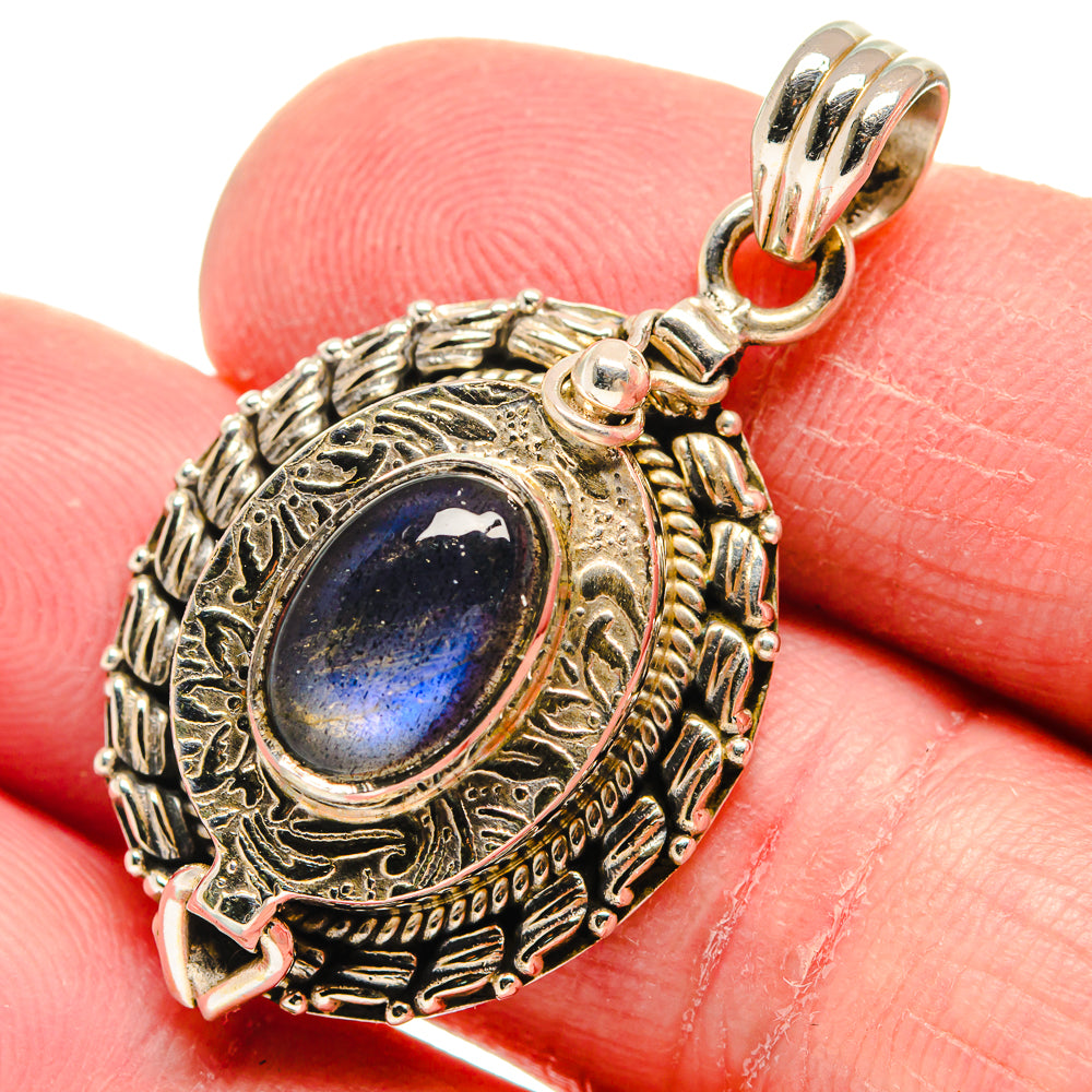 Labradorite Pendants handcrafted by Anasilvercos - PD21100
