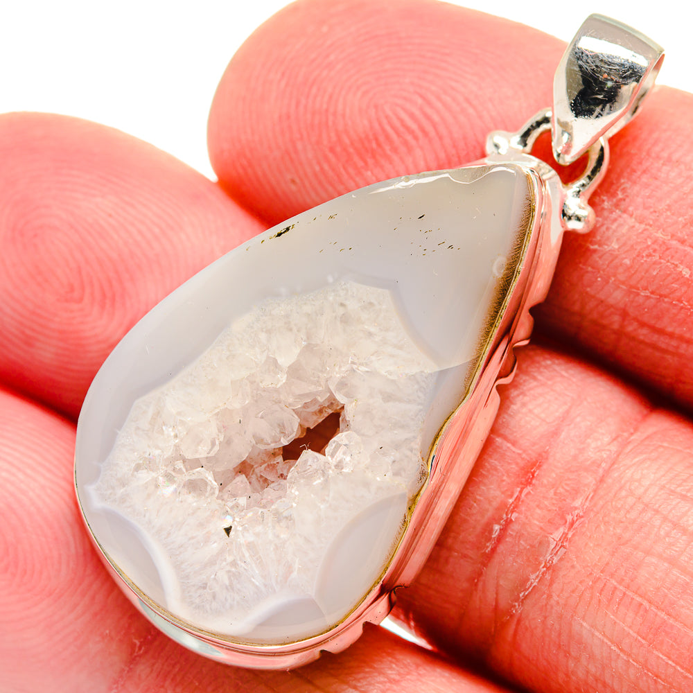 White Geode Slice Pendants handcrafted by Anasilvercos - PD21214