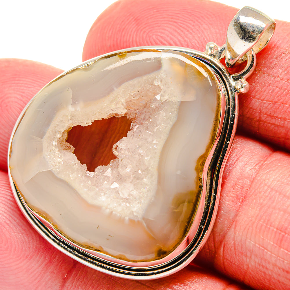 White Geode Slice Pendants handcrafted by Anasilvercos - PD21343