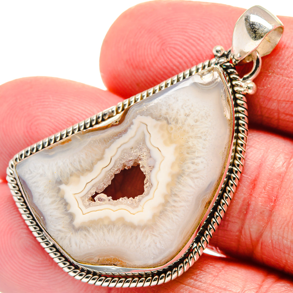 White Geode Slice Pendants handcrafted by Anasilvercos - PD21344