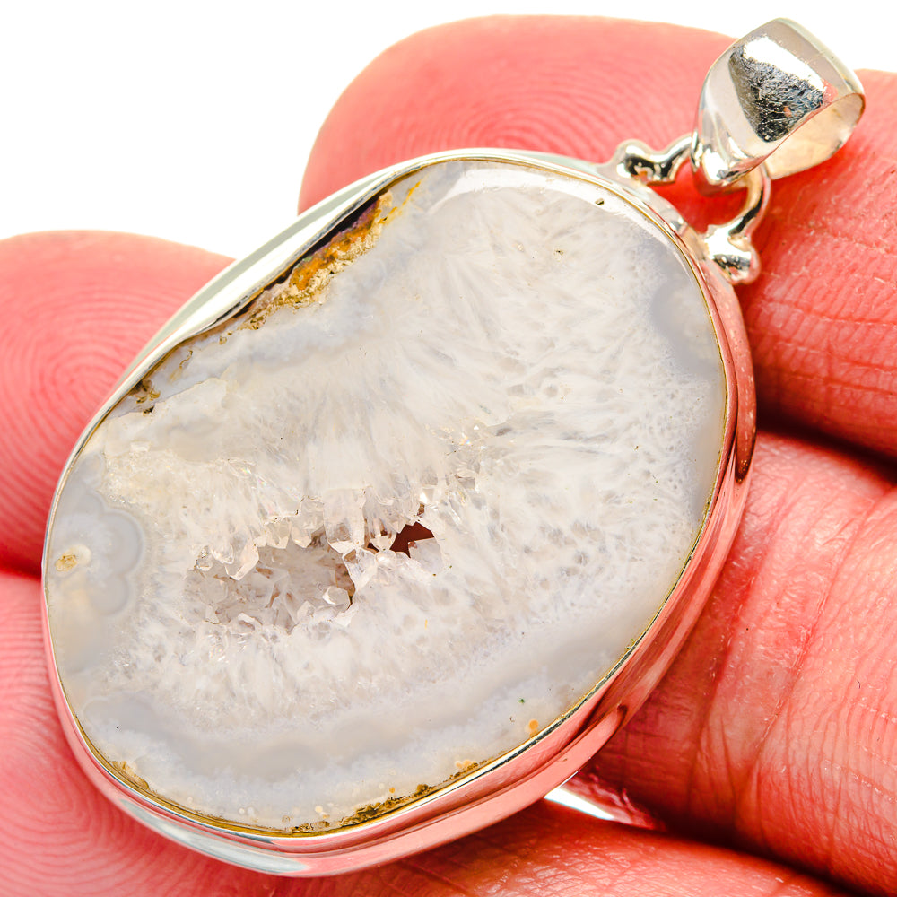 White Geode Slice Pendants handcrafted by Anasilvercos - PD21346
