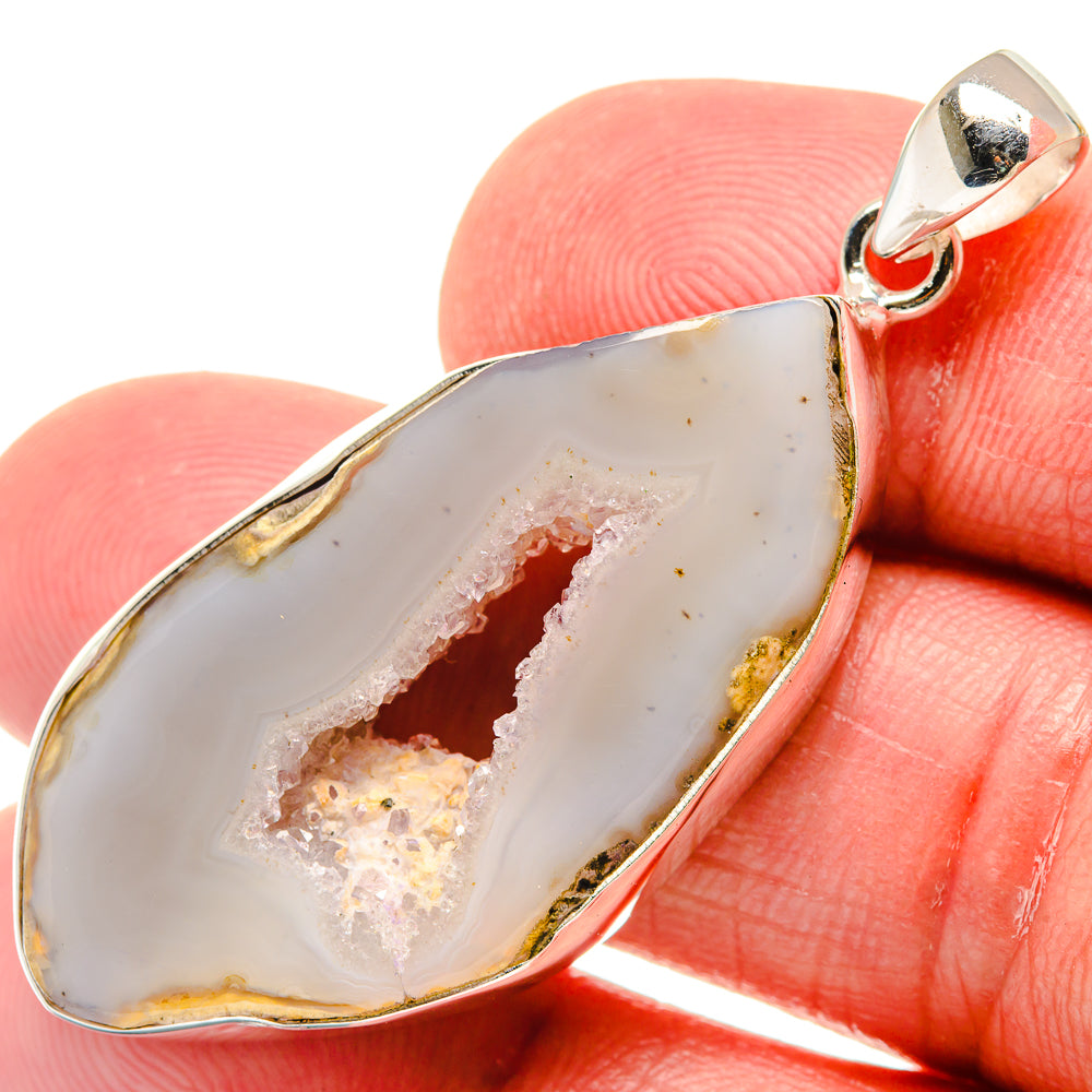 White Geode Slice Pendants handcrafted by Anasilvercos - PD21782