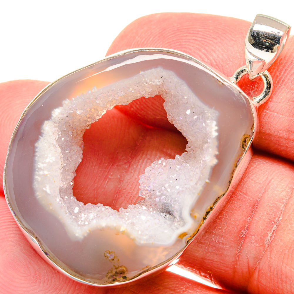 White Geode Slice Pendants handcrafted by Anasilvercos - PD21957