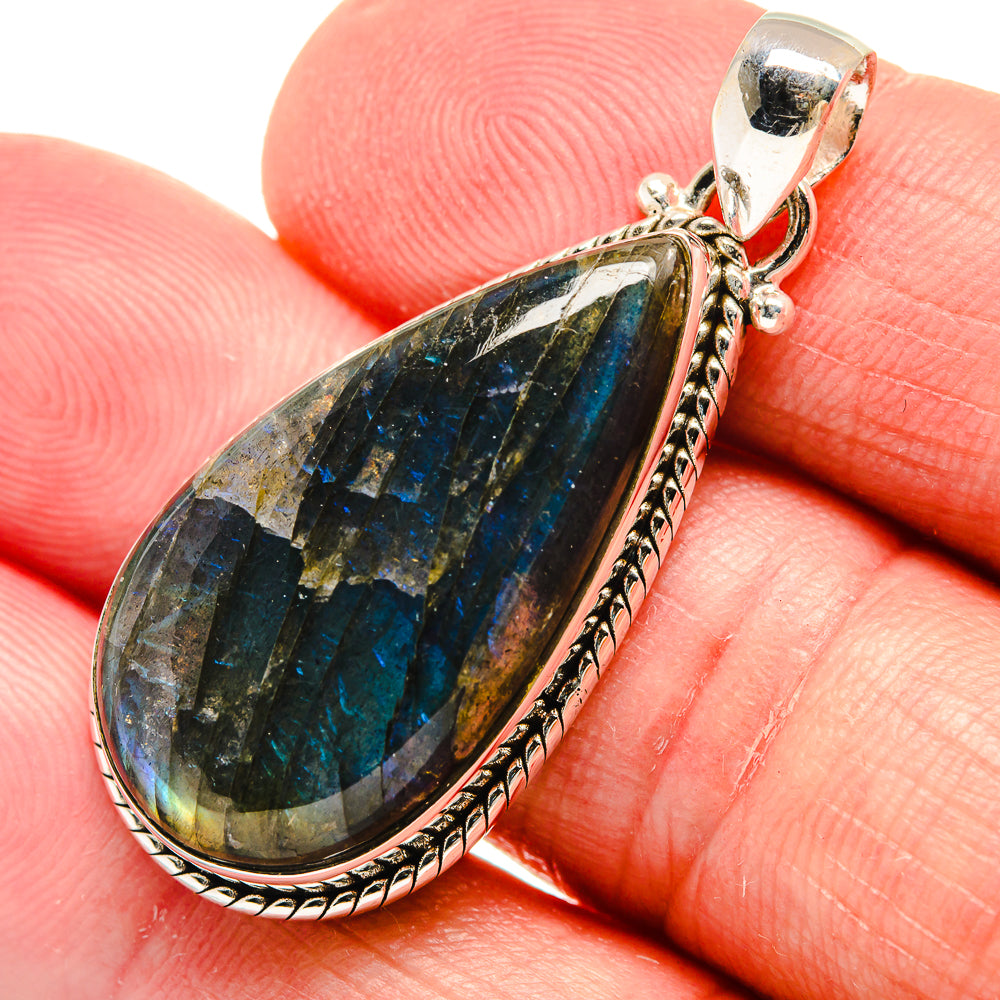 Labradorite Pendants handcrafted by Anasilvercos - PD22015
