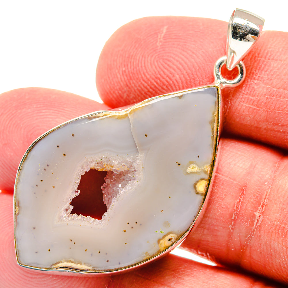 White Geode Slice Pendants handcrafted by Anasilvercos - PD22205