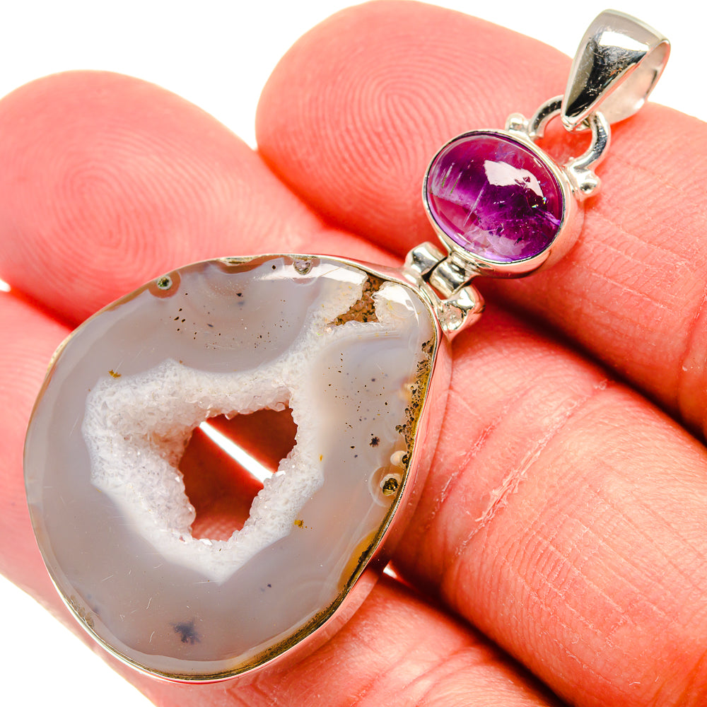 White Geode Slice Pendants handcrafted by Anasilvercos - PD22432