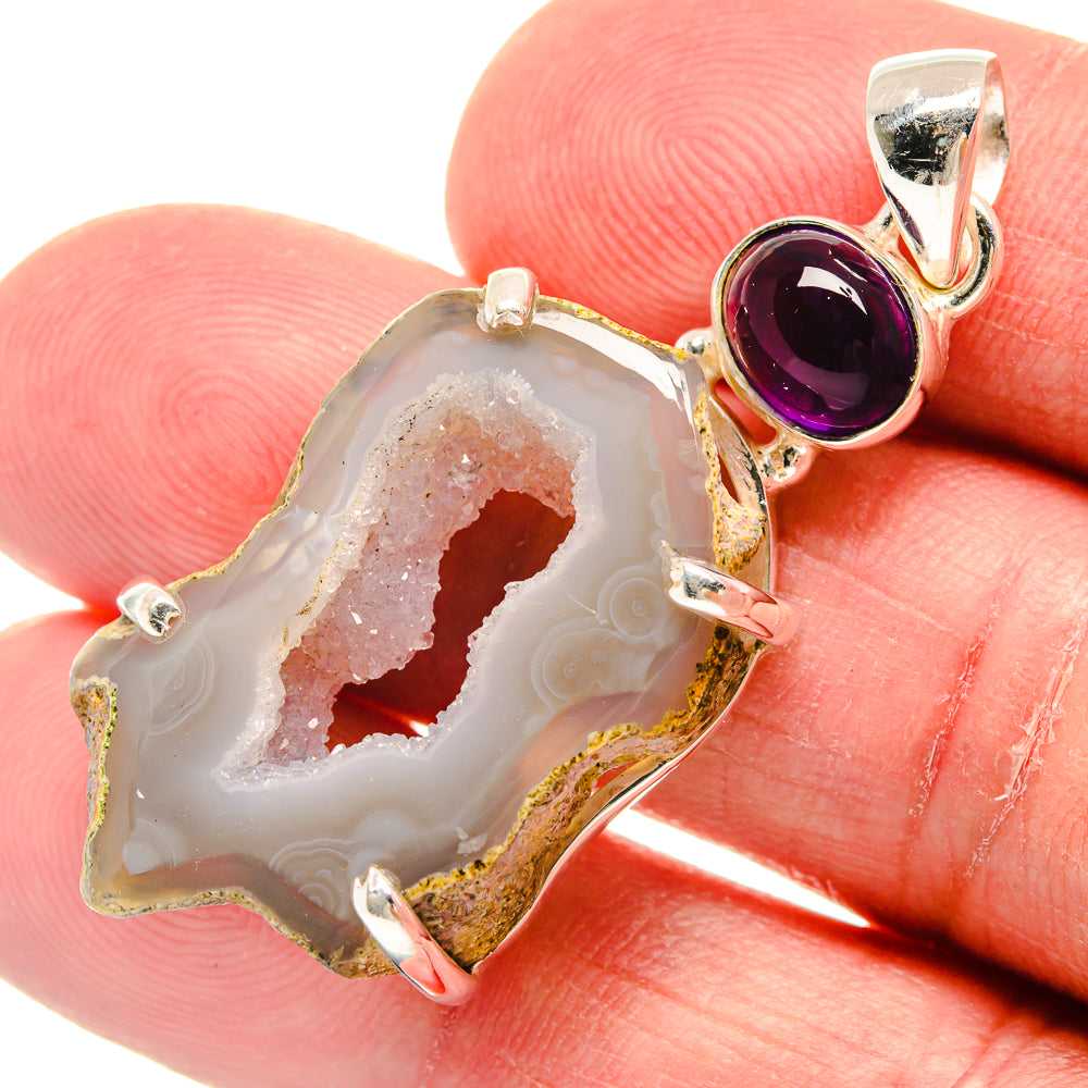White Geode Slice Pendants handcrafted by Anasilvercos - PD22450