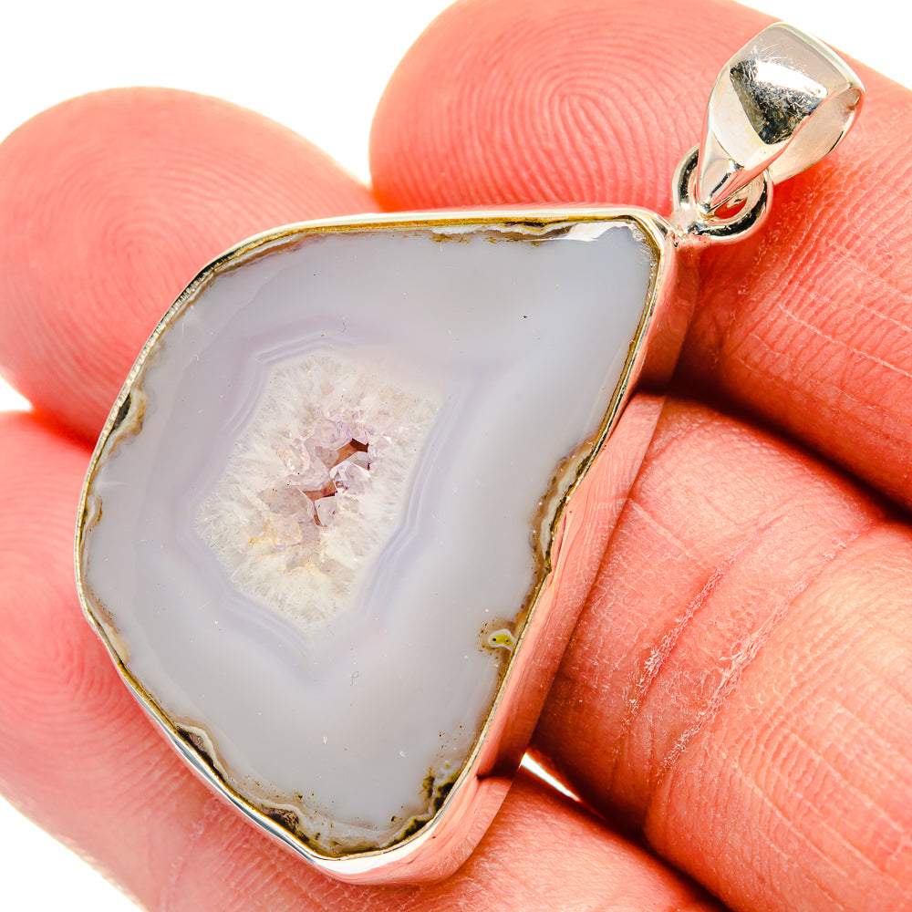 White Geode Slice Pendants handcrafted by Anasilvercos - PD23313