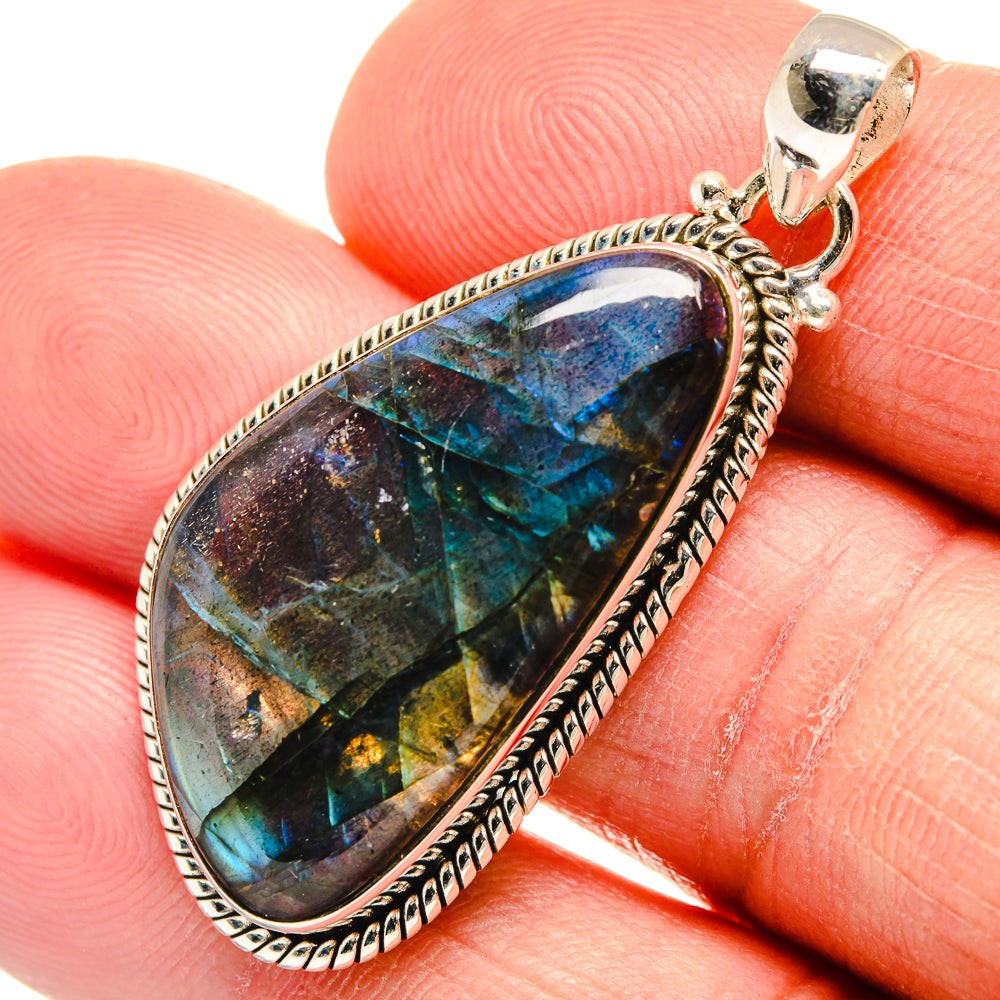 Labradorite Pendants handcrafted by Anasilvercos - PD23319