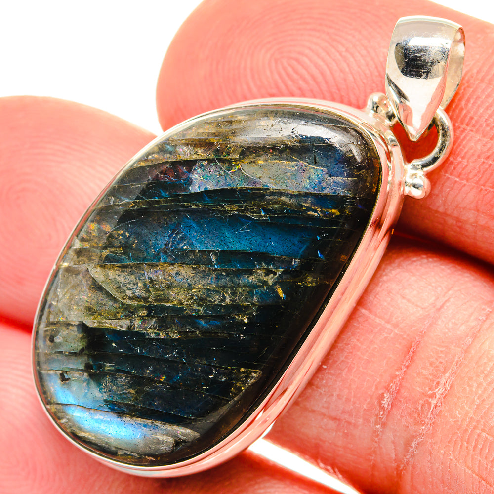 Labradorite Pendants handcrafted by Anasilvercos - PD23320