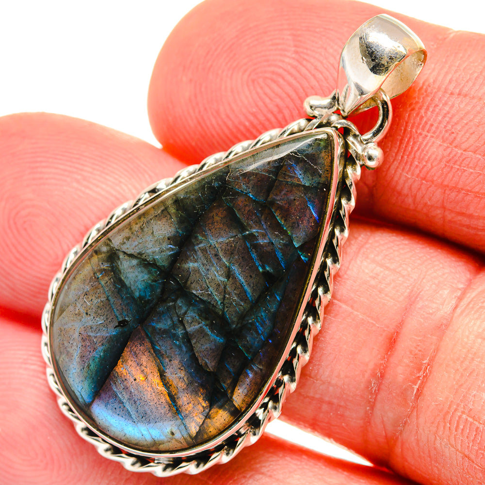 Labradorite Pendants handcrafted by Anasilvercos - PD23324