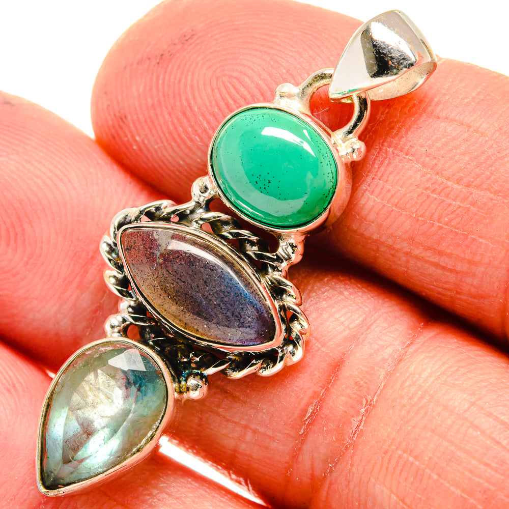 Labradorite Pendants handcrafted by Anasilvercos - PD23628