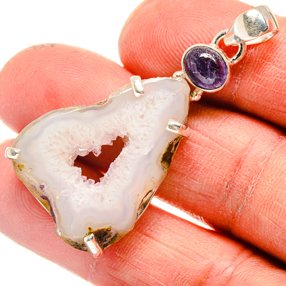 White Geode Slice Pendants handcrafted by Anasilvercos - PD23746