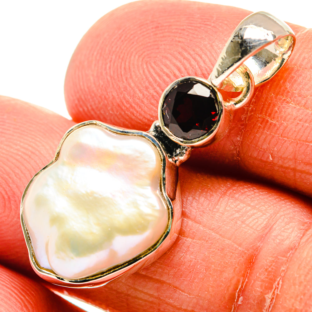 Mother Of Pearl Pendants handcrafted by Anasilvercos - PD24742
