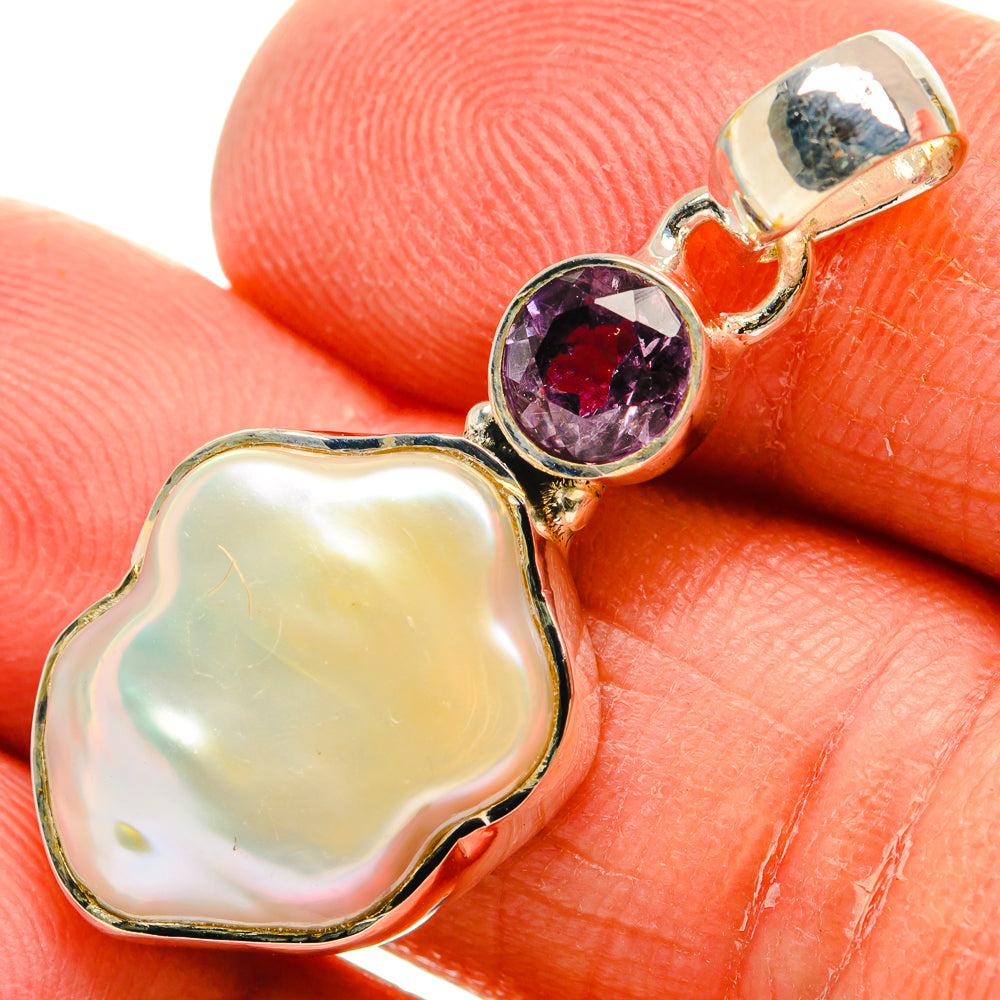 Mother Of Pearl Pendants handcrafted by Anasilvercos - PD24744