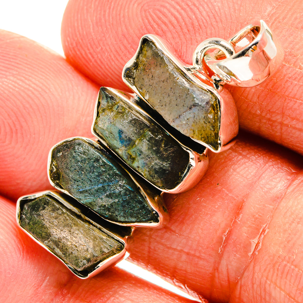 Labradorite Pendants handcrafted by Anasilvercos - PD25015