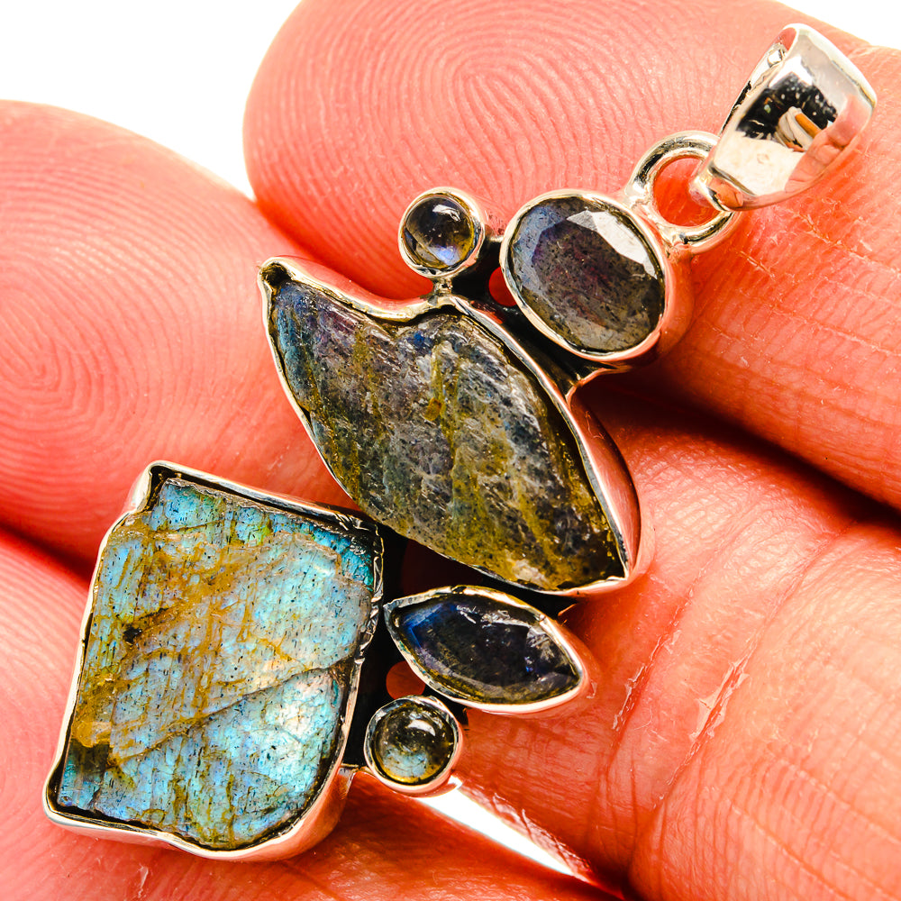 Labradorite Pendants handcrafted by Anasilvercos - PD25019
