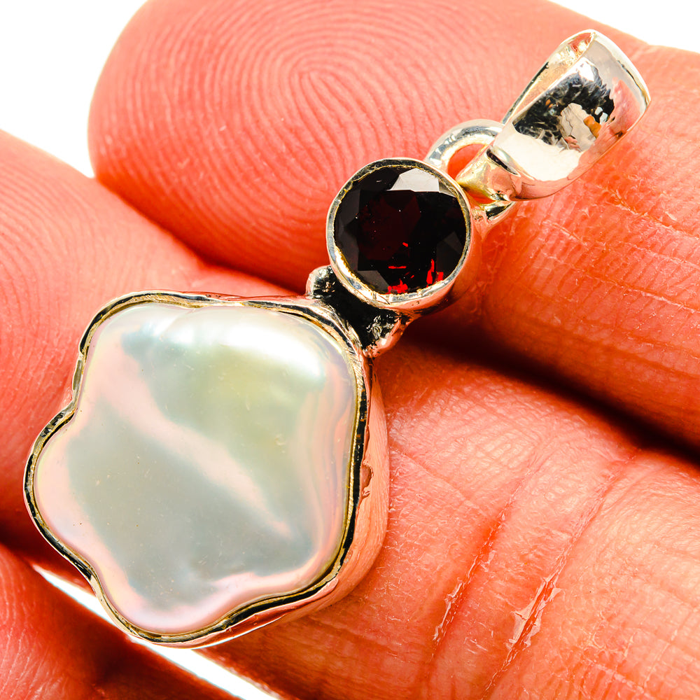 Mother Of Pearl Pendants handcrafted by Anasilvercos - PD25029