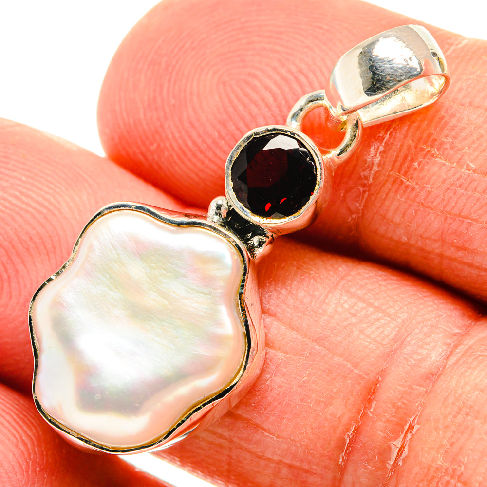 Mother Of Pearl Pendants handcrafted by Anasilvercos - PD25030