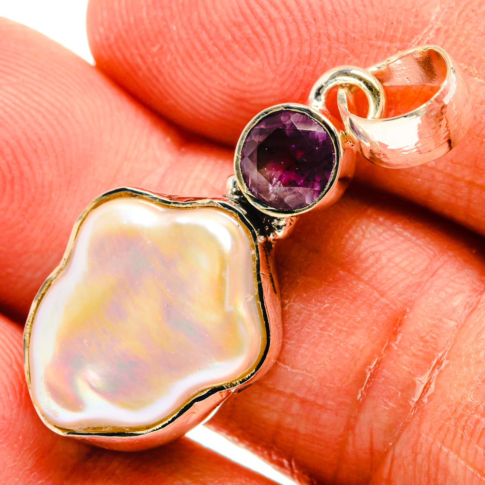 Mother Of Pearl Pendants handcrafted by Anasilvercos - PD25032