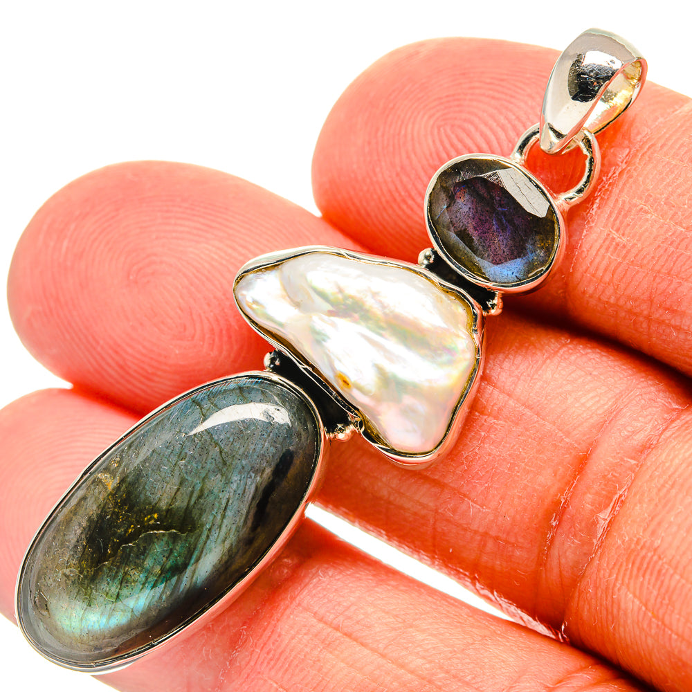 Labradorite Pendants handcrafted by Anasilvercos - PD25146