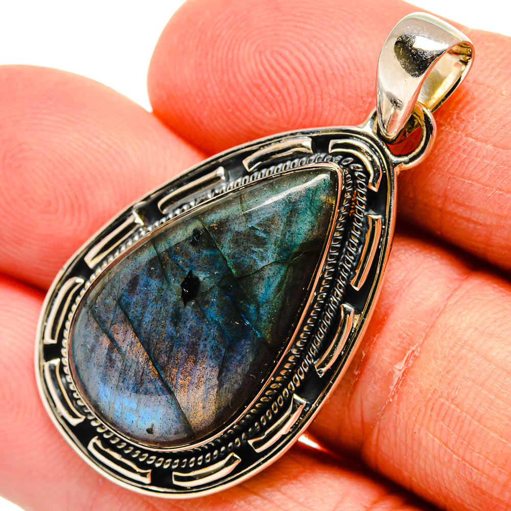 Labradorite Pendants handcrafted by Anasilvercos - PD25203