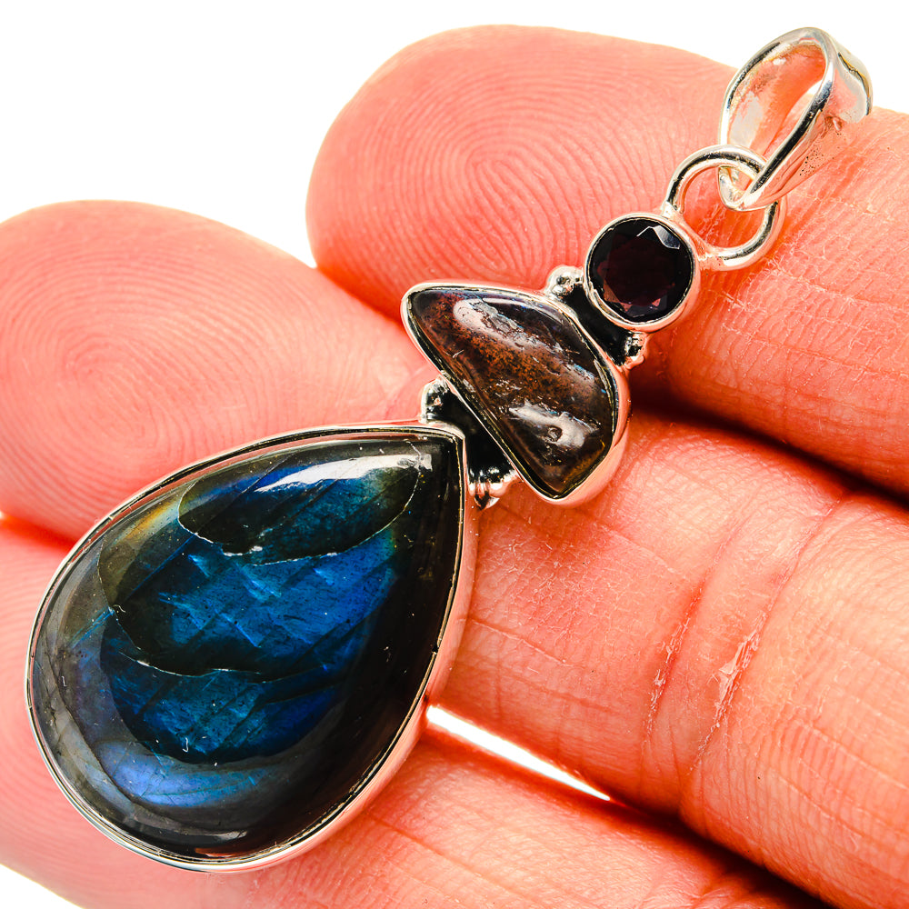 Labradorite Pendants handcrafted by Anasilvercos - PD25205