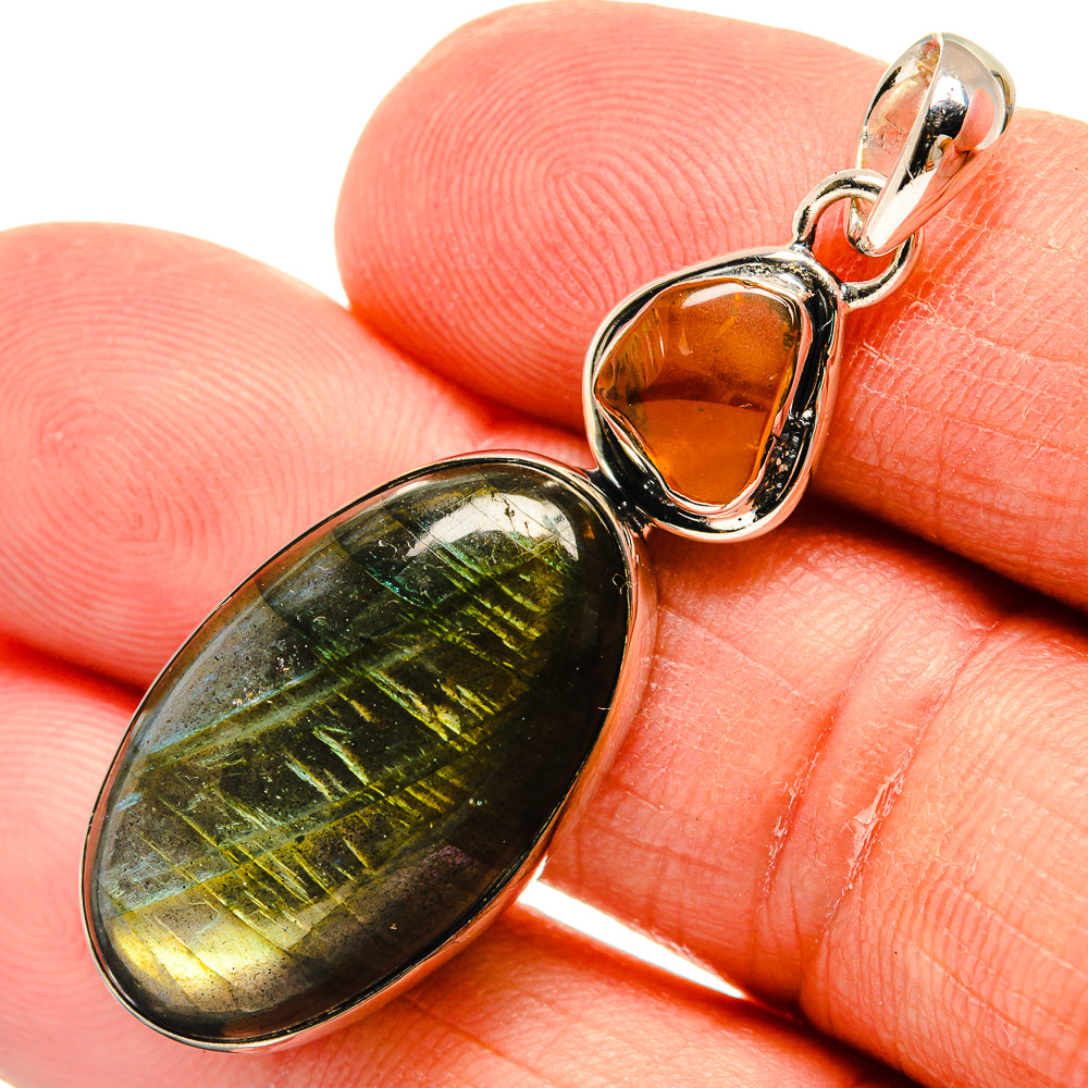 Labradorite Pendants handcrafted by Anasilvercos - PD25206