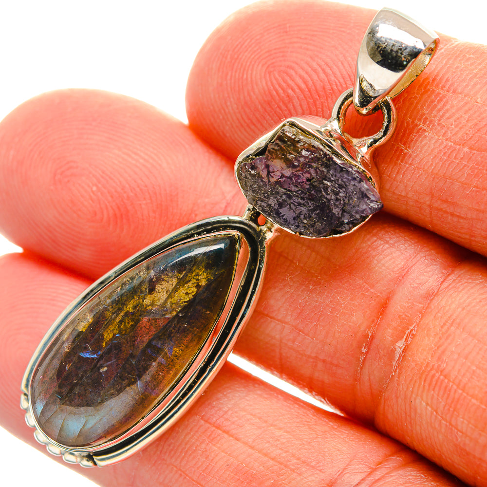 Labradorite Pendants handcrafted by Anasilvercos - PD25207