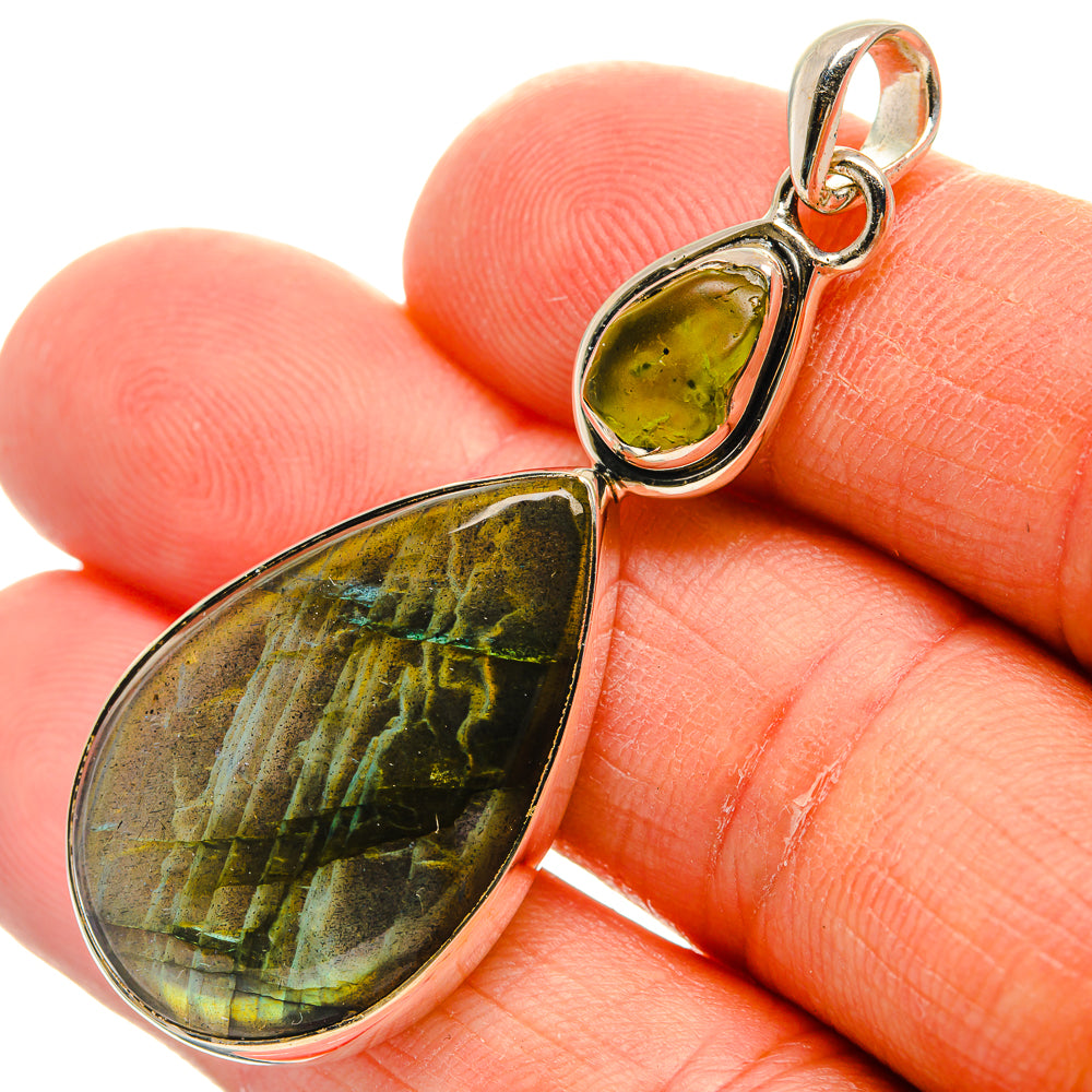 Labradorite Pendants handcrafted by Anasilvercos - PD25208