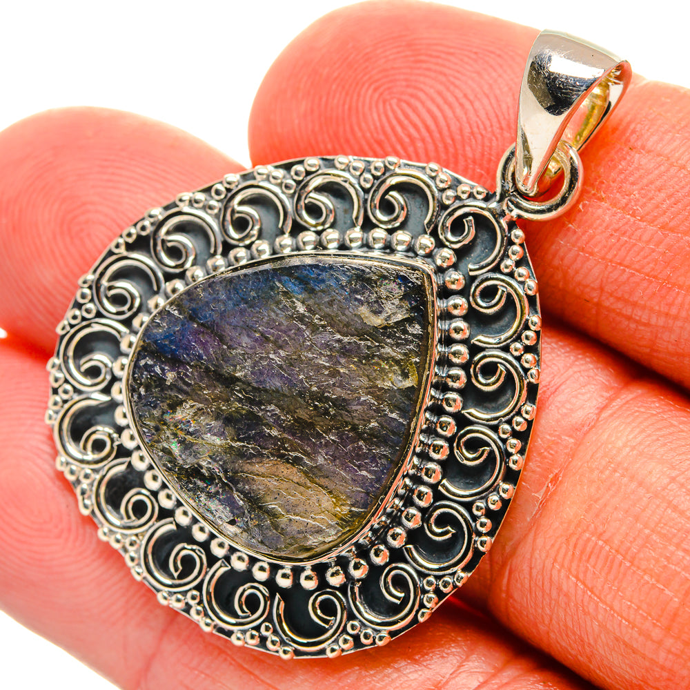 Labradorite Pendants handcrafted by Anasilvercos - PD25237