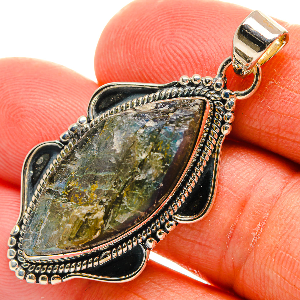 Labradorite Pendants handcrafted by Anasilvercos - PD25426