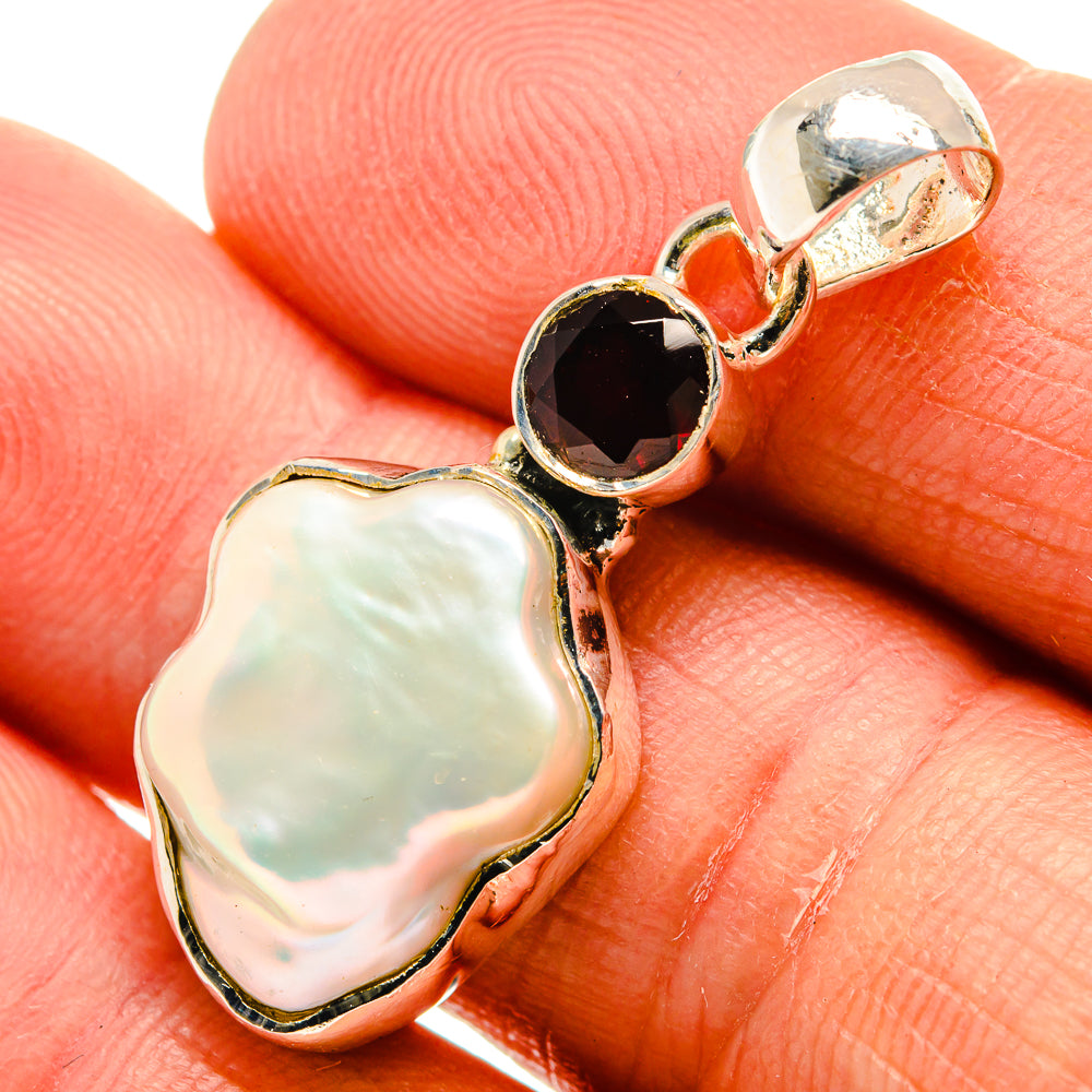 Mother Of Pearl Pendants handcrafted by Anasilvercos - PD25454