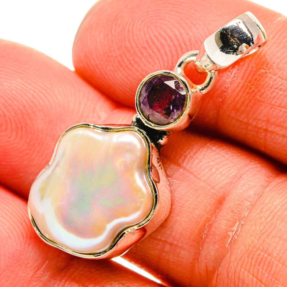 Mother Of Pearl Pendants handcrafted by Anasilvercos - PD25457