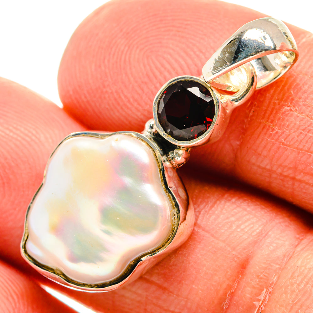 Mother Of Pearl Pendants handcrafted by Anasilvercos - PD25458
