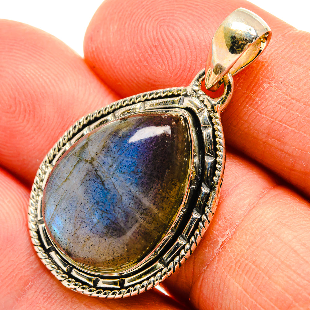 Labradorite Pendants handcrafted by Anasilvercos - PD25835