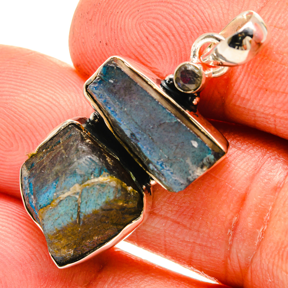 Labradorite Pendants handcrafted by Anasilvercos - PD26206