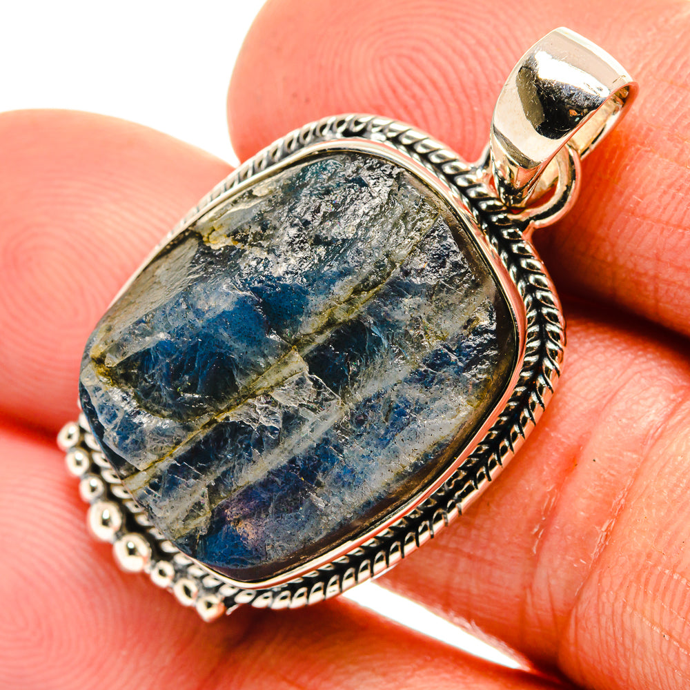 Labradorite Pendants handcrafted by Anasilvercos - PD26349