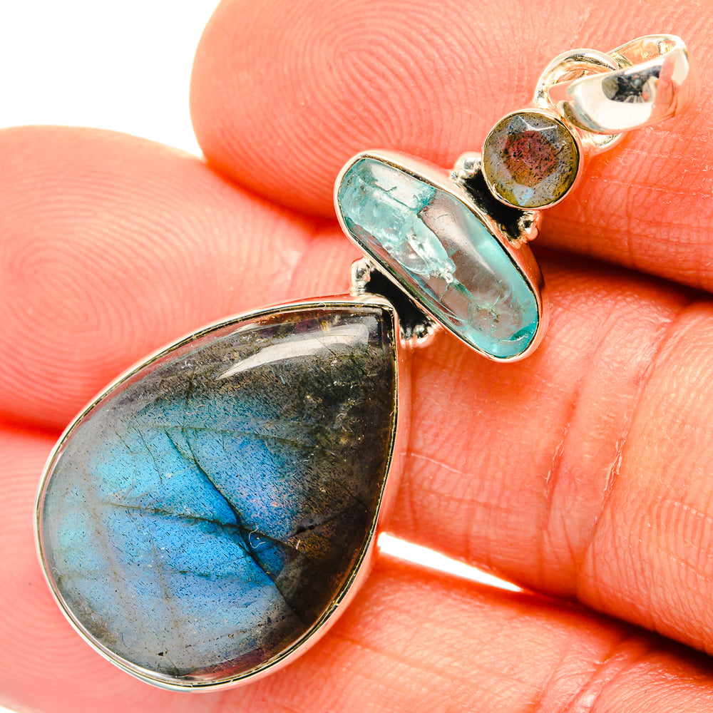 Labradorite Pendants handcrafted by Anasilvercos - PD26809