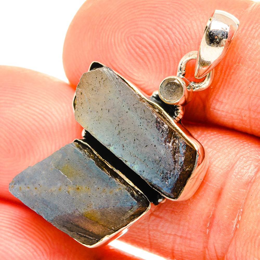 Labradorite Pendants handcrafted by Anasilvercos - PD27077