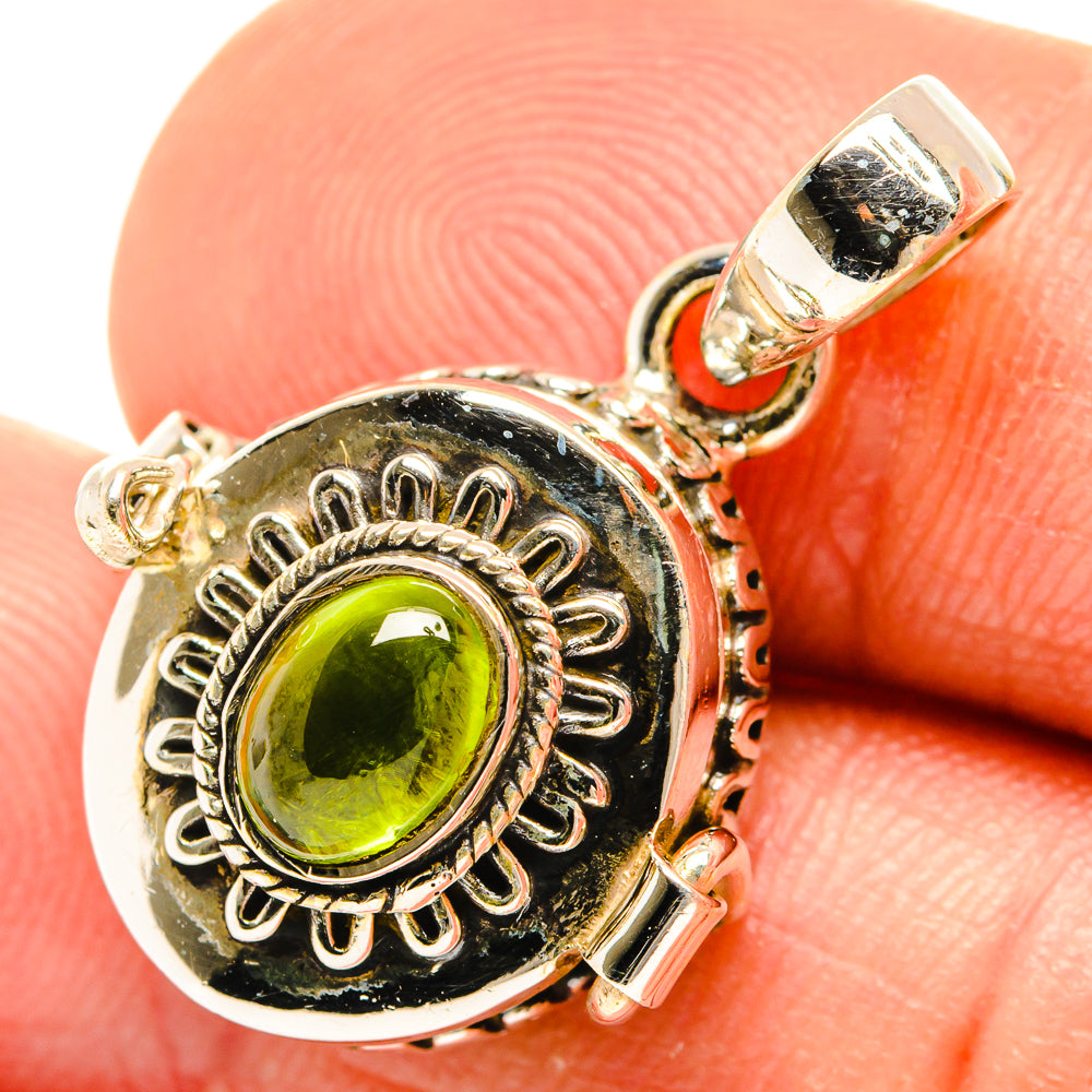 Peridot Pendants handcrafted by Anasilvercos - PD27124