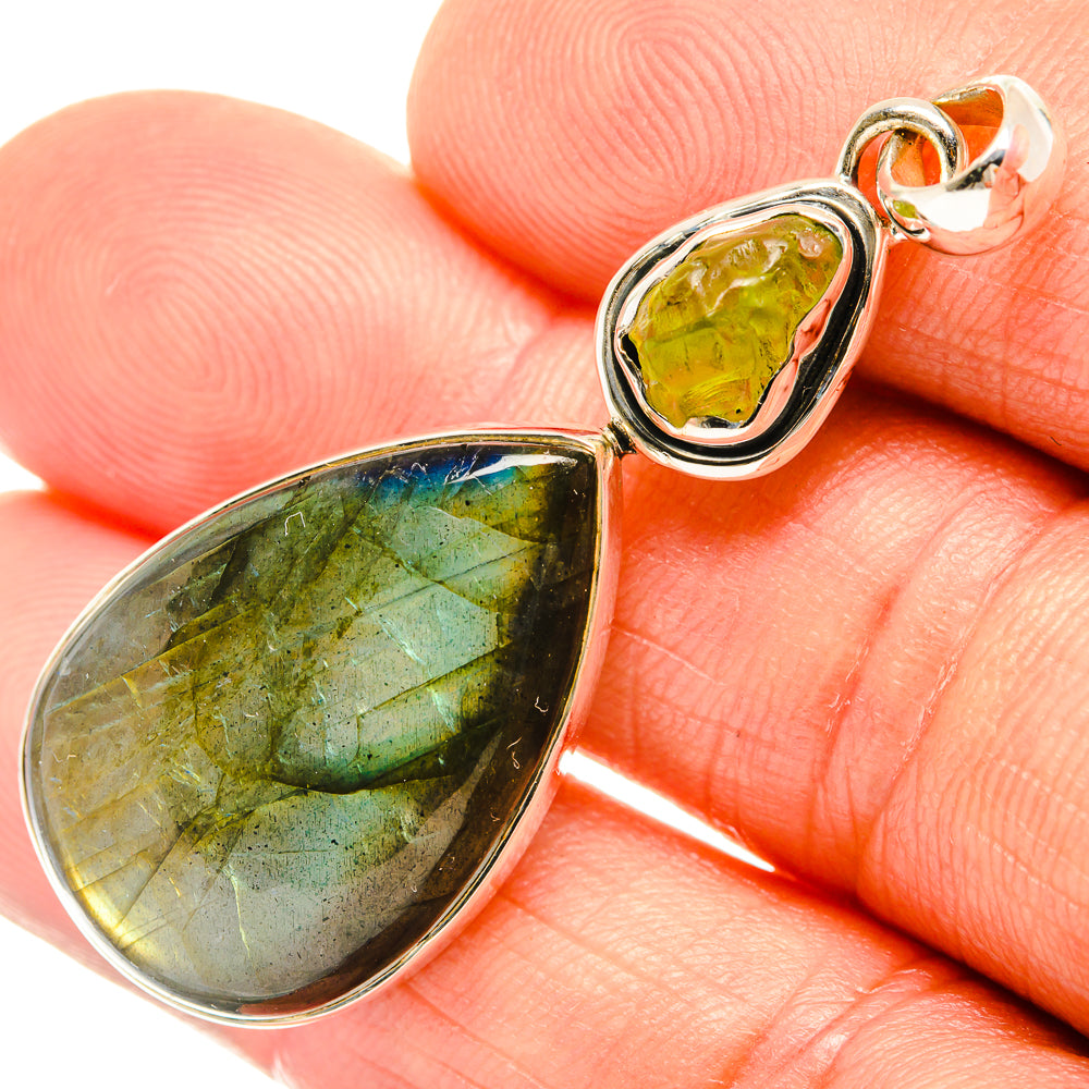 Labradorite Pendants handcrafted by Anasilvercos - PD27242