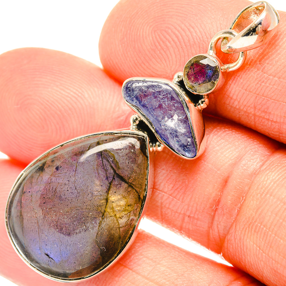 Labradorite Pendants handcrafted by Anasilvercos - PD27244