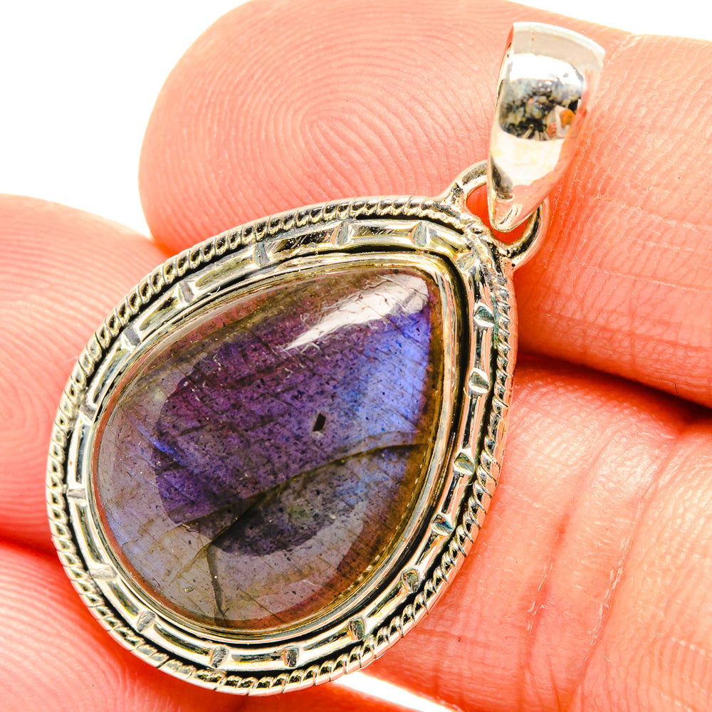 Labradorite Pendants handcrafted by Anasilvercos - PD27249