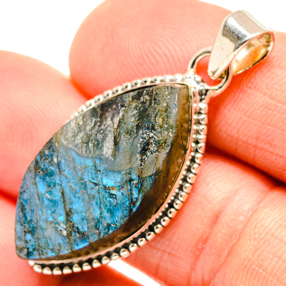 Labradorite Pendants handcrafted by Anasilvercos - PD27250