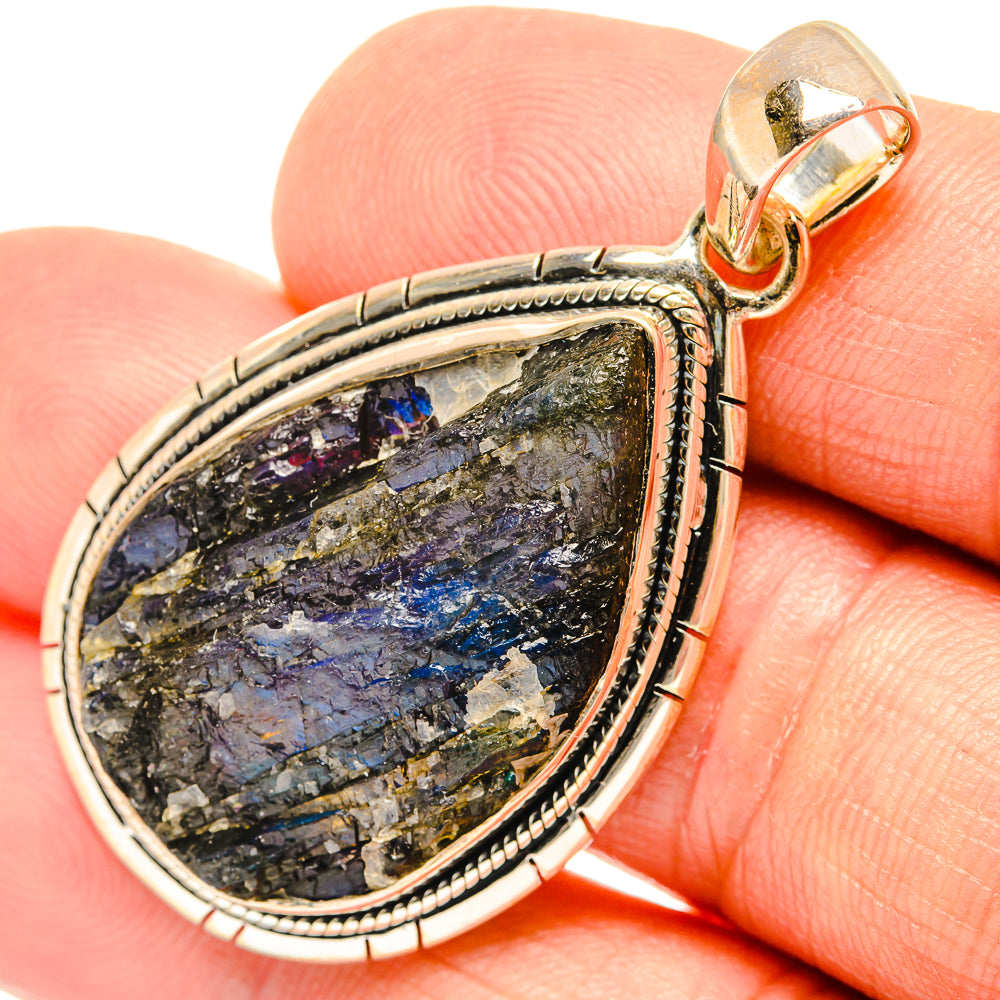 Labradorite Pendants handcrafted by Anasilvercos - PD27252