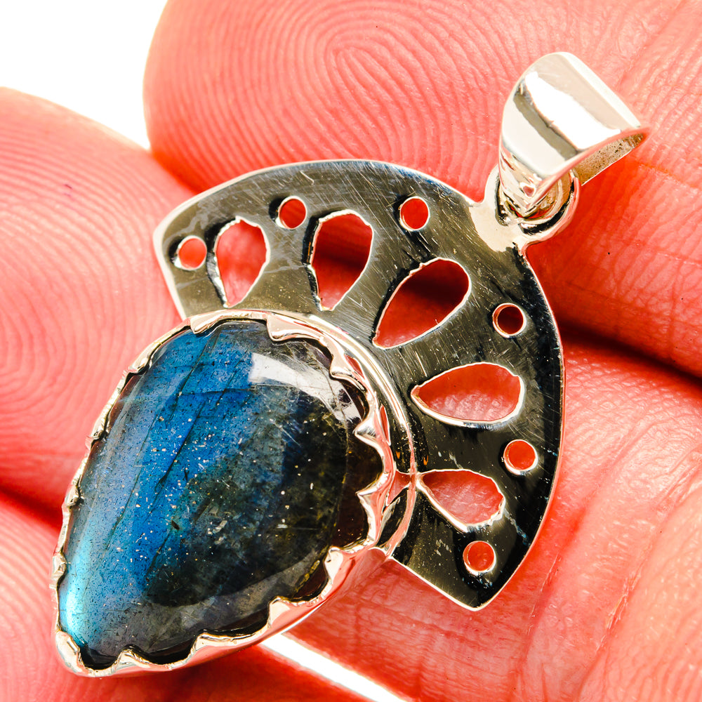 Labradorite Pendants handcrafted by Anasilvercos - PD27997
